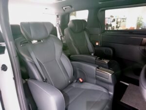 トヨタ 新型 アルファード ヴェルファイア インテリア 内装 広さ セカンドシート