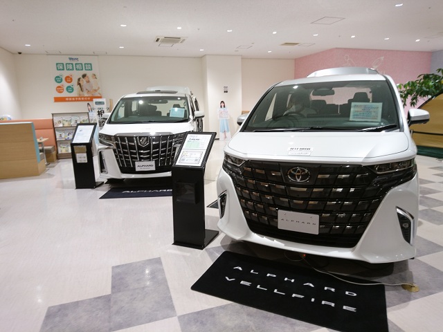 代替：トヨタ アルファード 売る 下取り 買い取り 一括査定 新旧比較